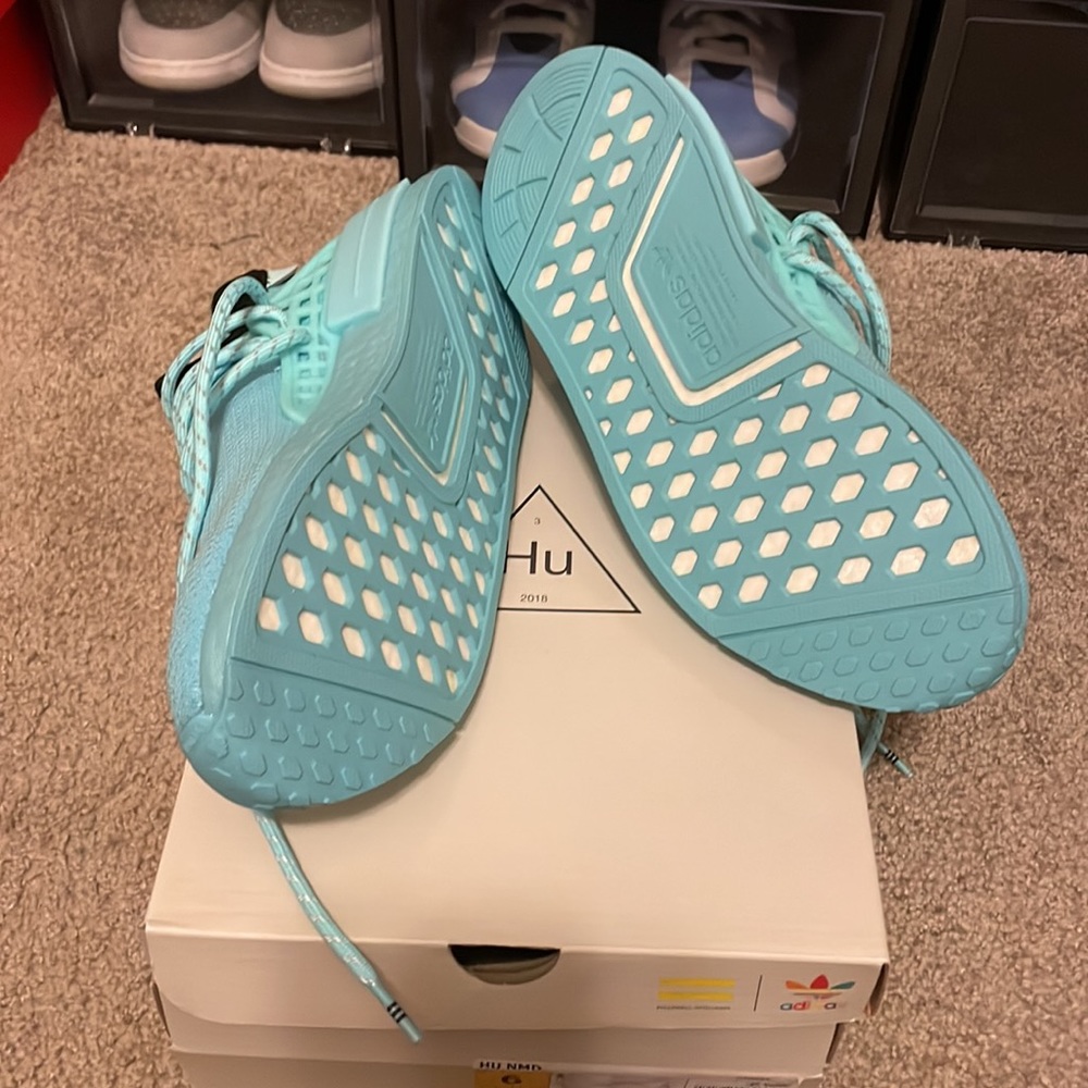 Baby Blue Human Race, Pharrell Williams. Kids 6Y. - Picture 2 of 5
